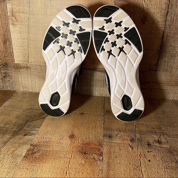Nike Women in Season Trainer Size 6 Running Shoes - Picture 6 of 8